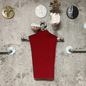 pleated popcorn tops red